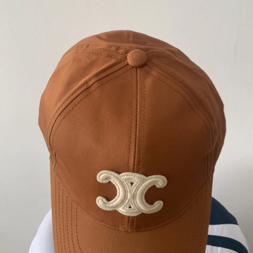 Celine Tan Cap with Cream Emblem - Picture 4 of 6